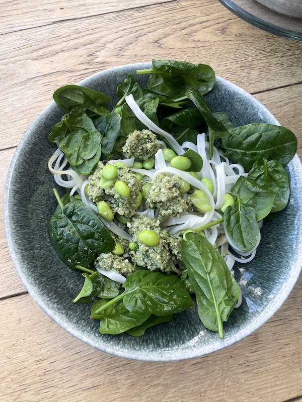 delphine-negreanu-dieteticienne-nutritionniste-recette-Nouilles de riz et pesto verde